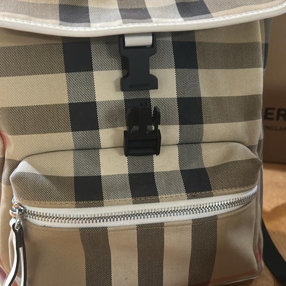 Burberry Dewey Vintage Check Backp - Picture 10 of 14
